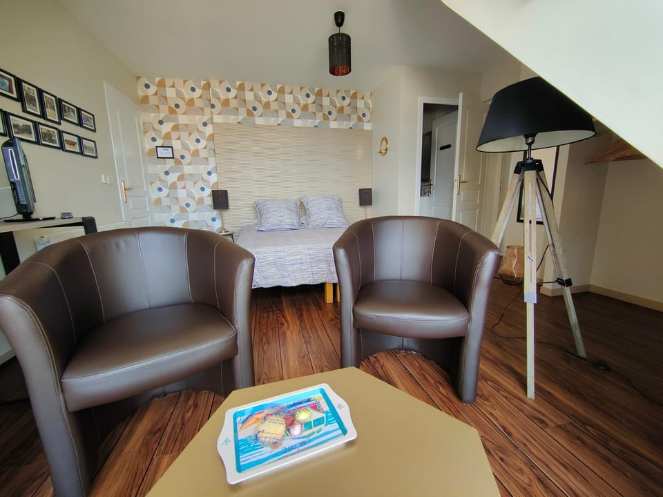 LE RUBAN BLEU FACE A LA MER Bed and Breakfast in Normandy