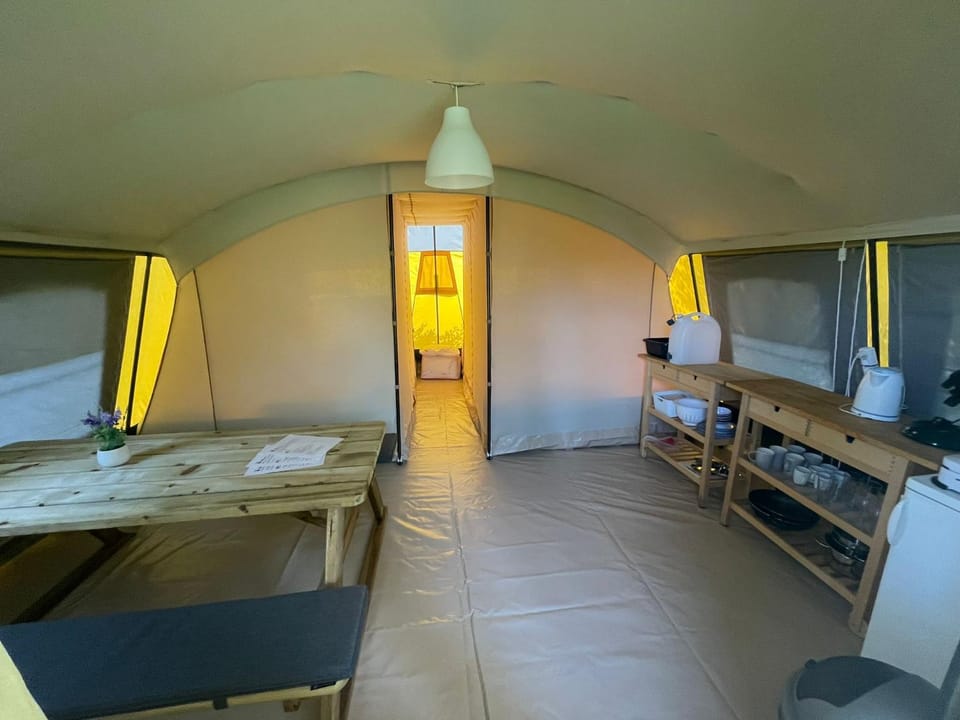 Dining area, kitchen