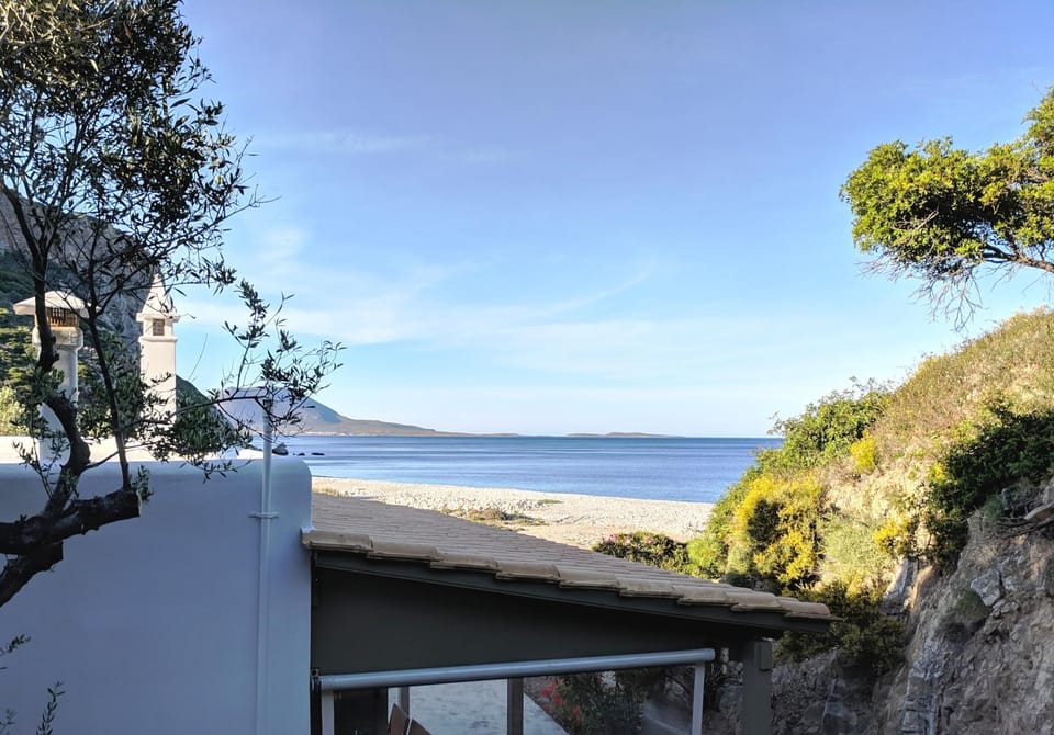Komponada Beach House House in Islands
