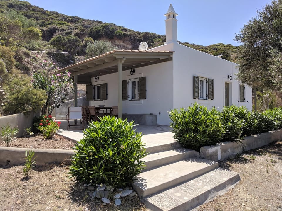 Komponada Beach House House in Islands
