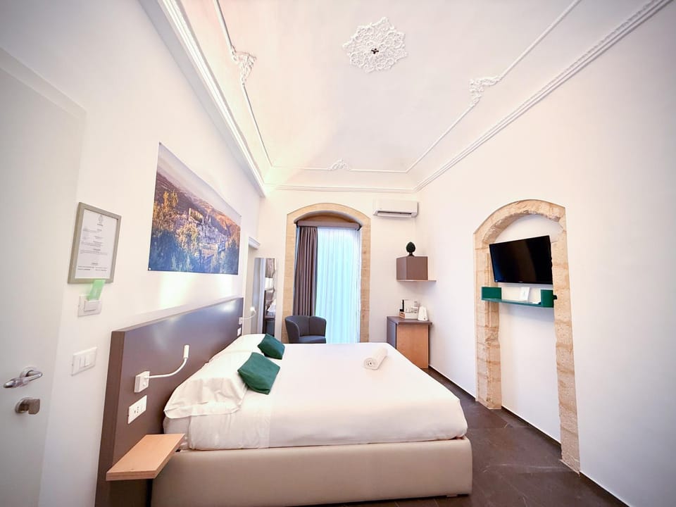 Bed, TV and multimedia, Coffee/tea facilities, Photo of the whole room, Bedroom