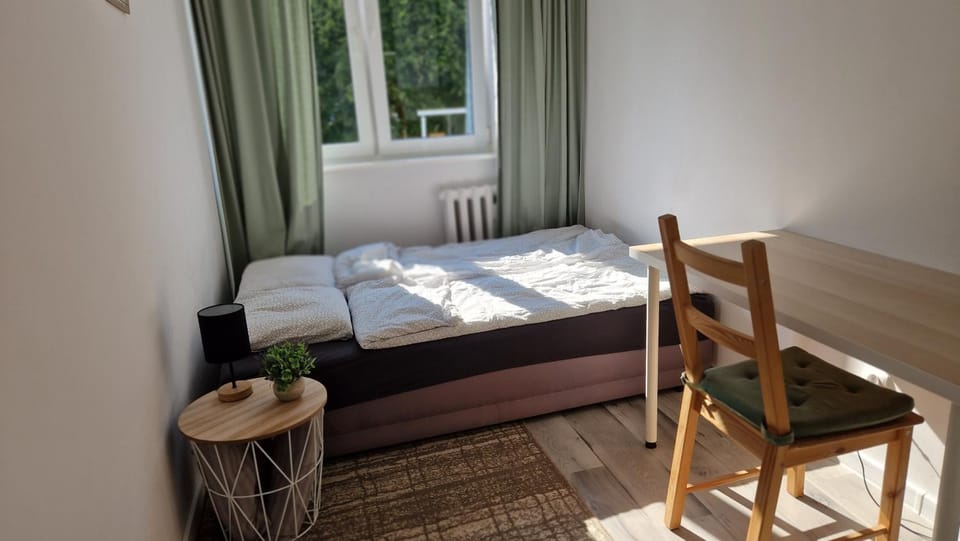 Bedroom, locker