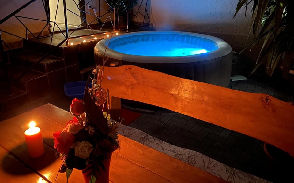 Hot Tub, Hot Tub