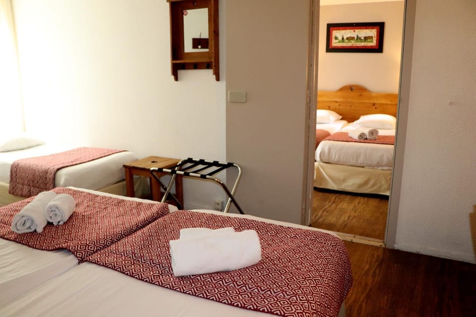 Bed, Photo of the whole room, Bedroom, Family