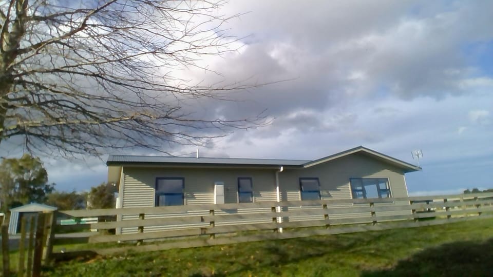 Waihakeke Cottage Country House in Wellington Region