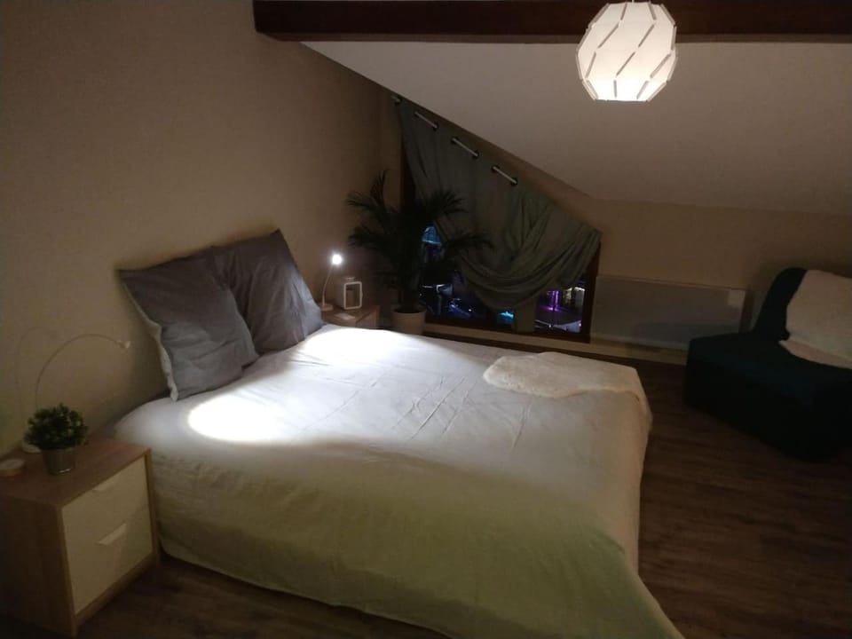 Bed, Decorative detail, Bedroom