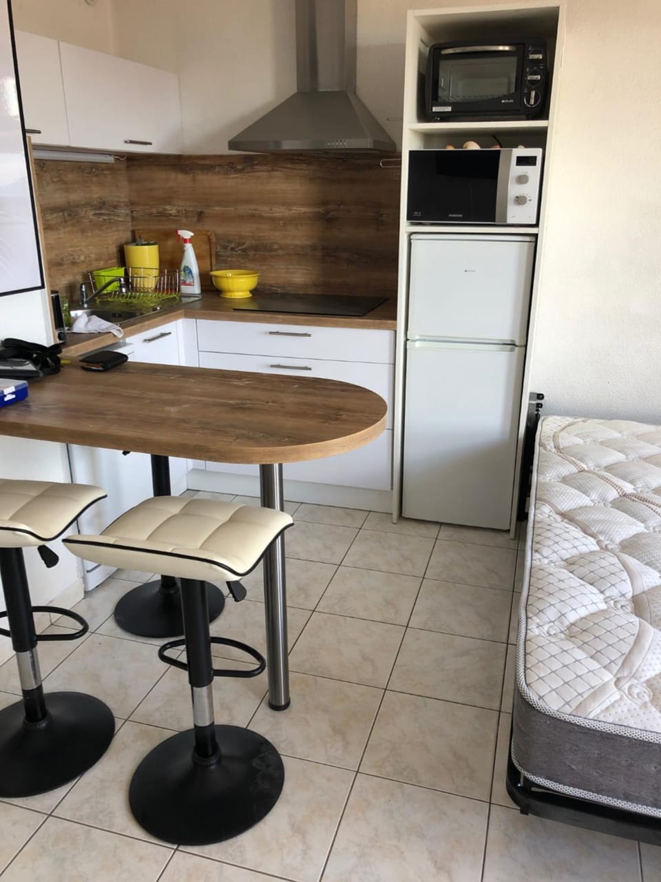 Kitchen or kitchenette, Dining area, internet, oven, stove