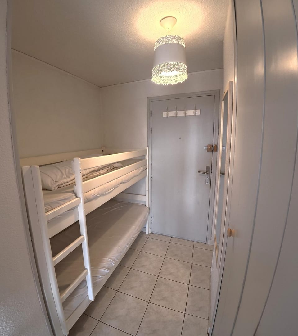 Photo of the whole room, bunk bed
