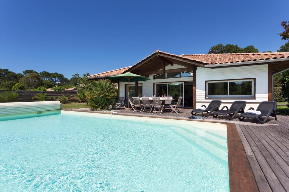 Property building, Swimming pool, Swimming pool