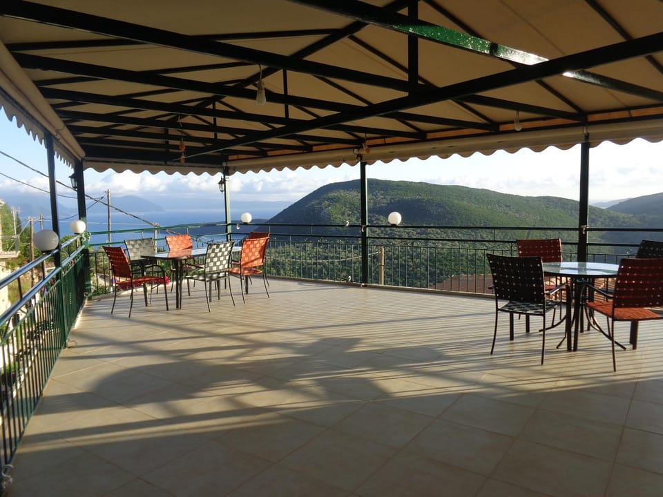 Property building, Balcony/Terrace, Balcony/Terrace