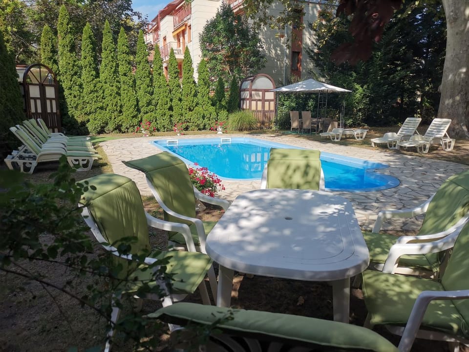 Garden, Swimming pool, locker