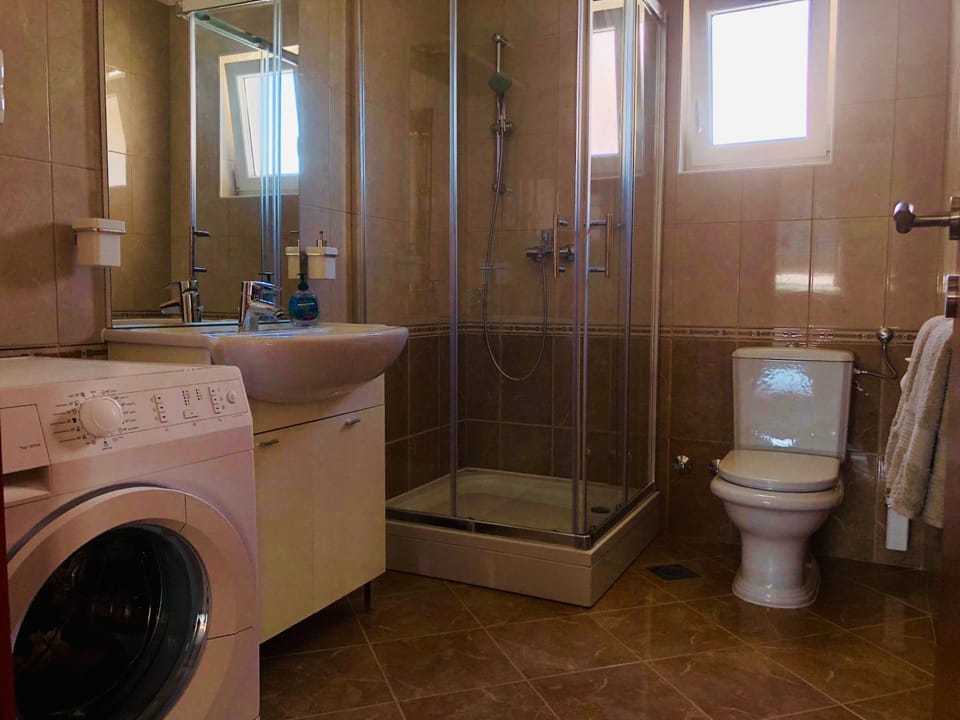 Shower, Toilet, Bathroom, Area and facilities