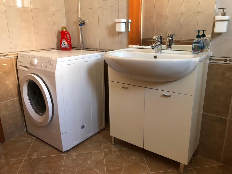 Shower, Toilet, Bathroom, Area and facilities