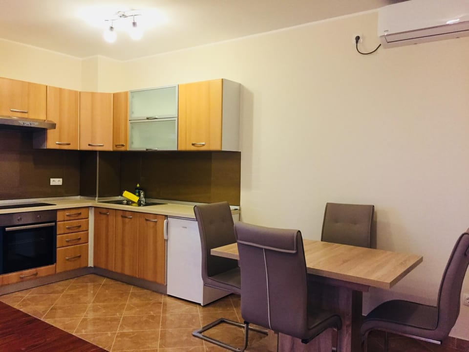Coffee/tea facilities, Kitchen or kitchenette, Dining area