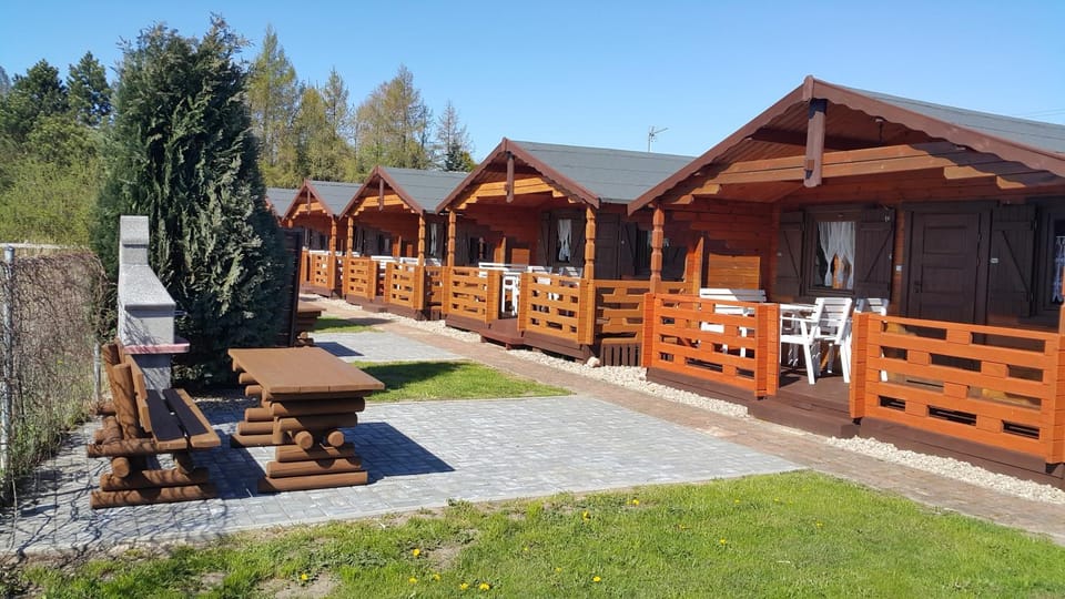 Seating area, Area and facilities