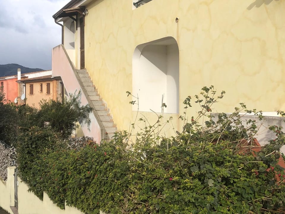 Facade/entrance, Garden view