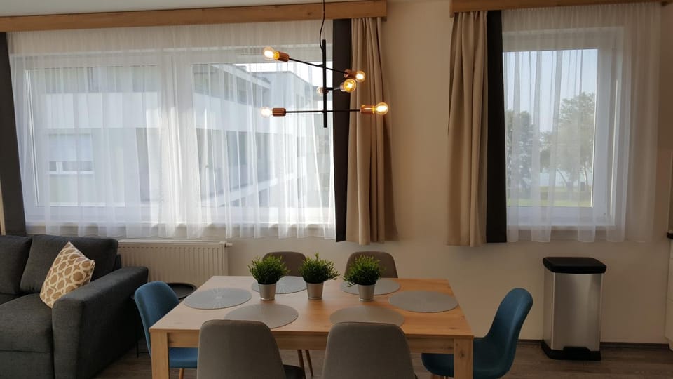 Dining area, Lake view