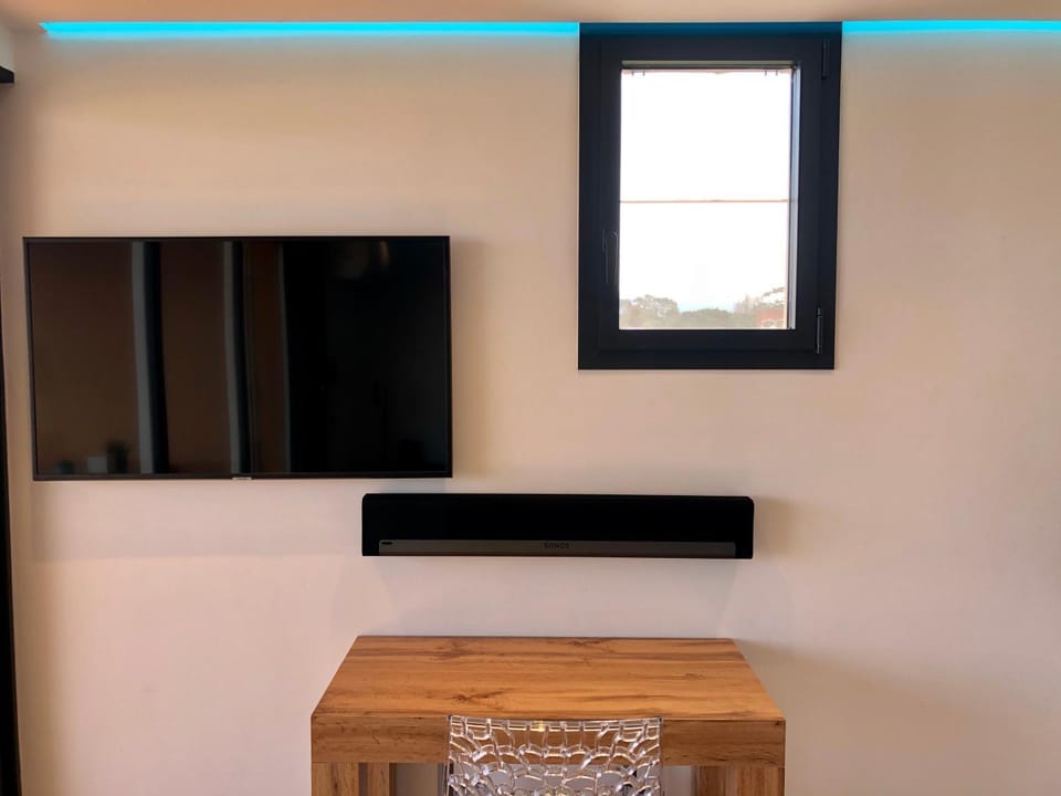 Appartement climatisé refait à neuf - VUE MER Saint-Tropez - Piscine- 50m plage Apartment in Gassin