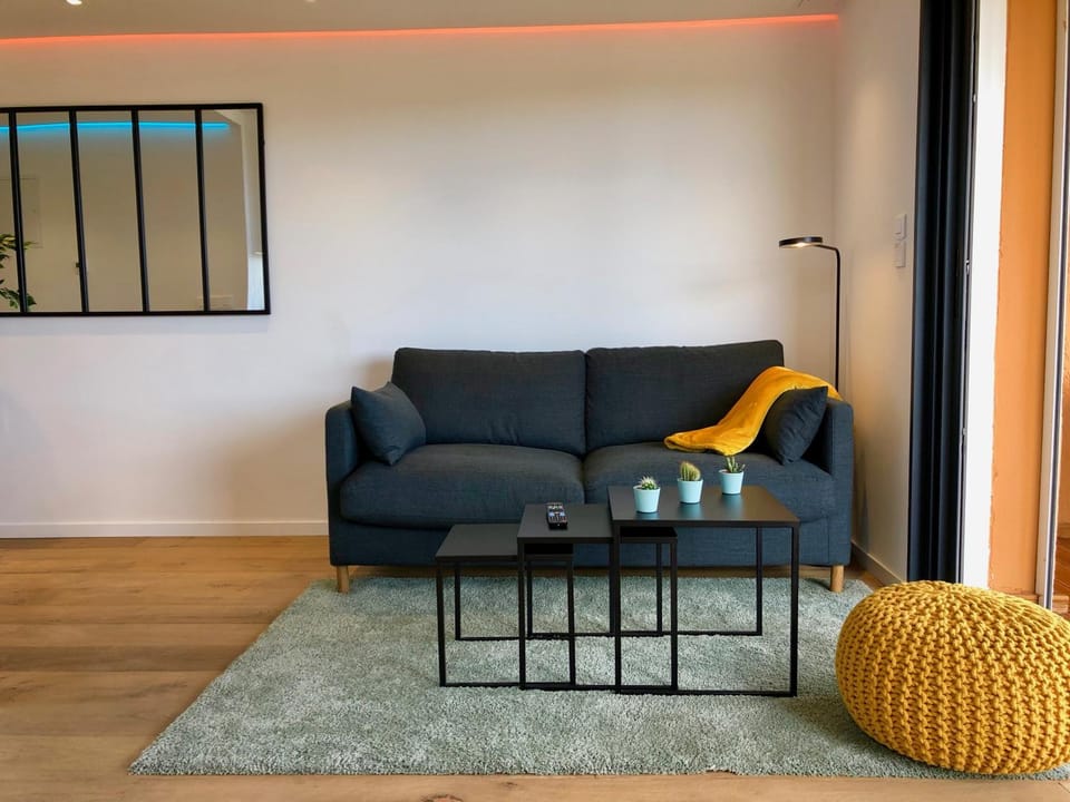 Appartement climatisé refait à neuf - VUE MER Saint-Tropez - Piscine- 50m plage Apartment in Gassin