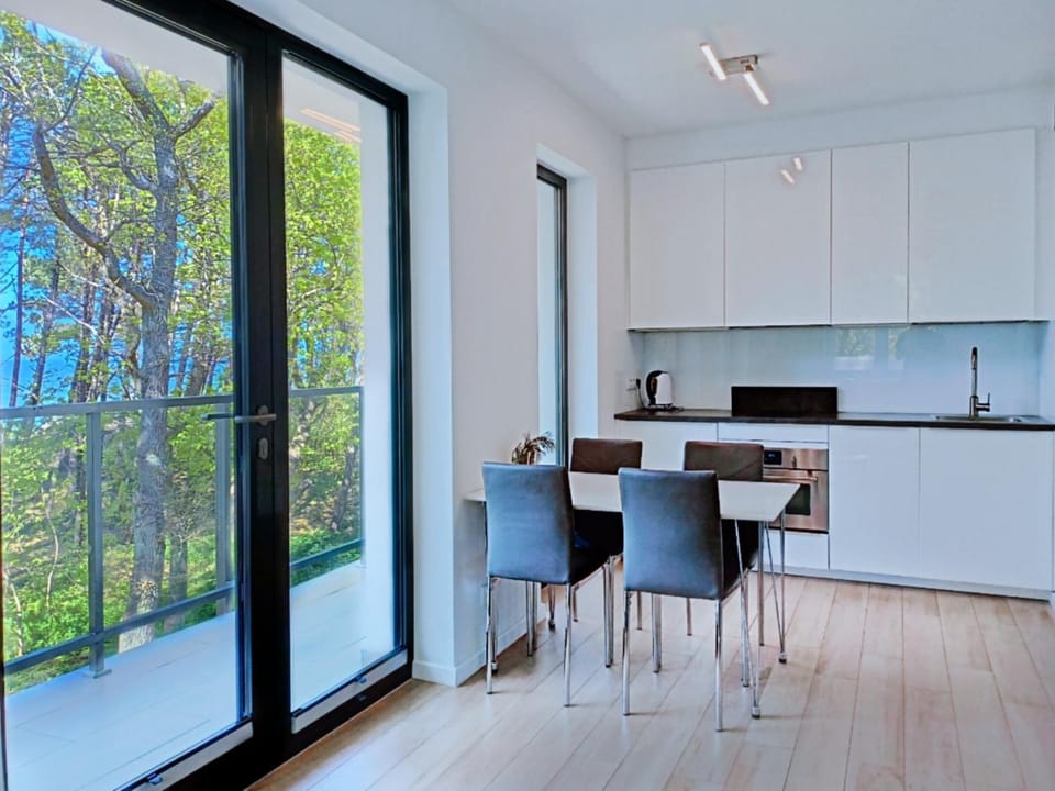 Kitchen or kitchenette, Dining area, Sea view, Sea view, minibar, stove