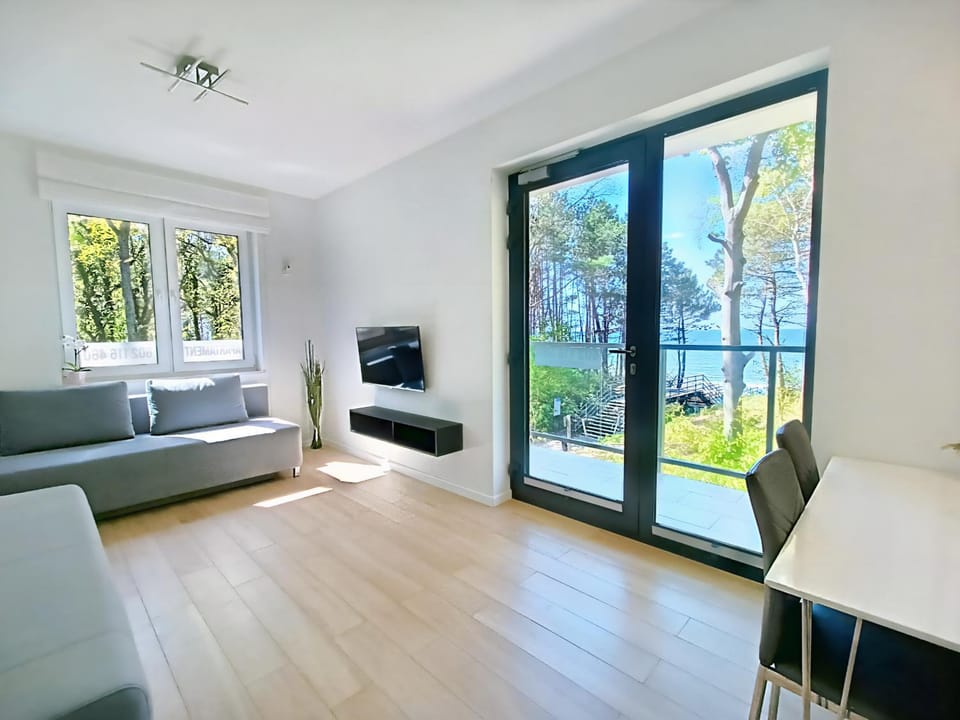 Bed, Living room, Photo of the whole room, Seating area, Dining area, Sea view, Sea view