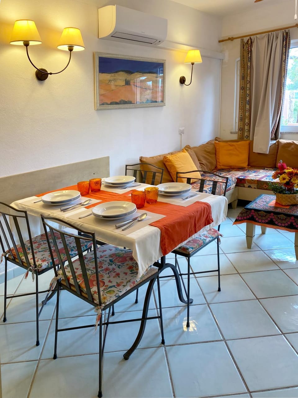 Living room, Dining area, air conditioner