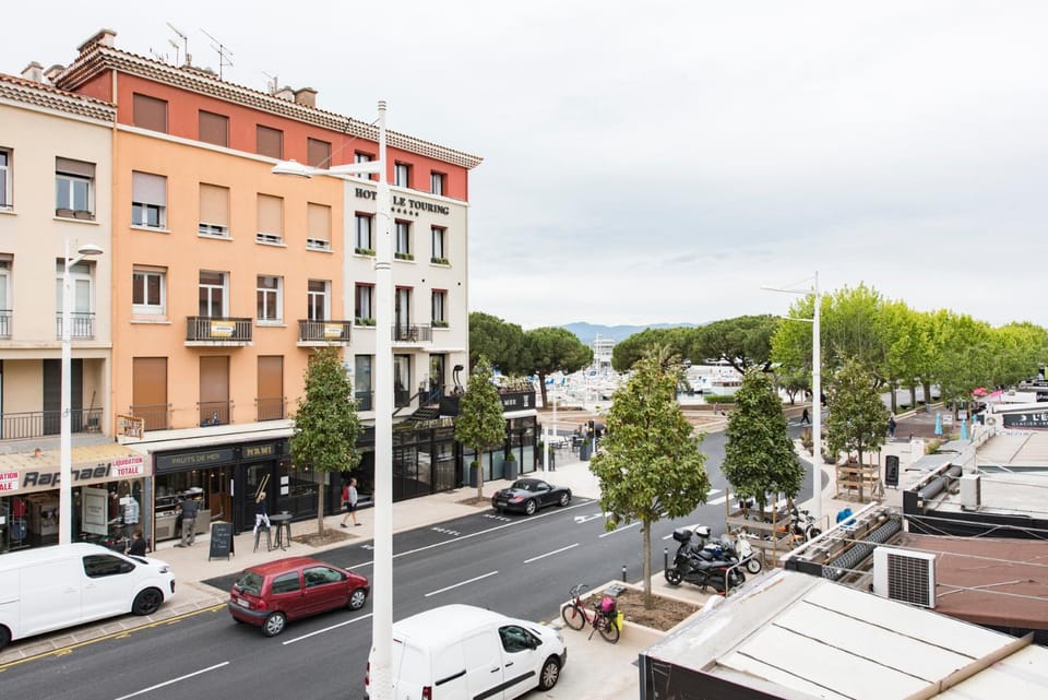 Property building, Neighbourhood, City view, Street view