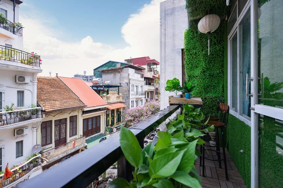 Neighbourhood, Balcony/Terrace, City view, Street view