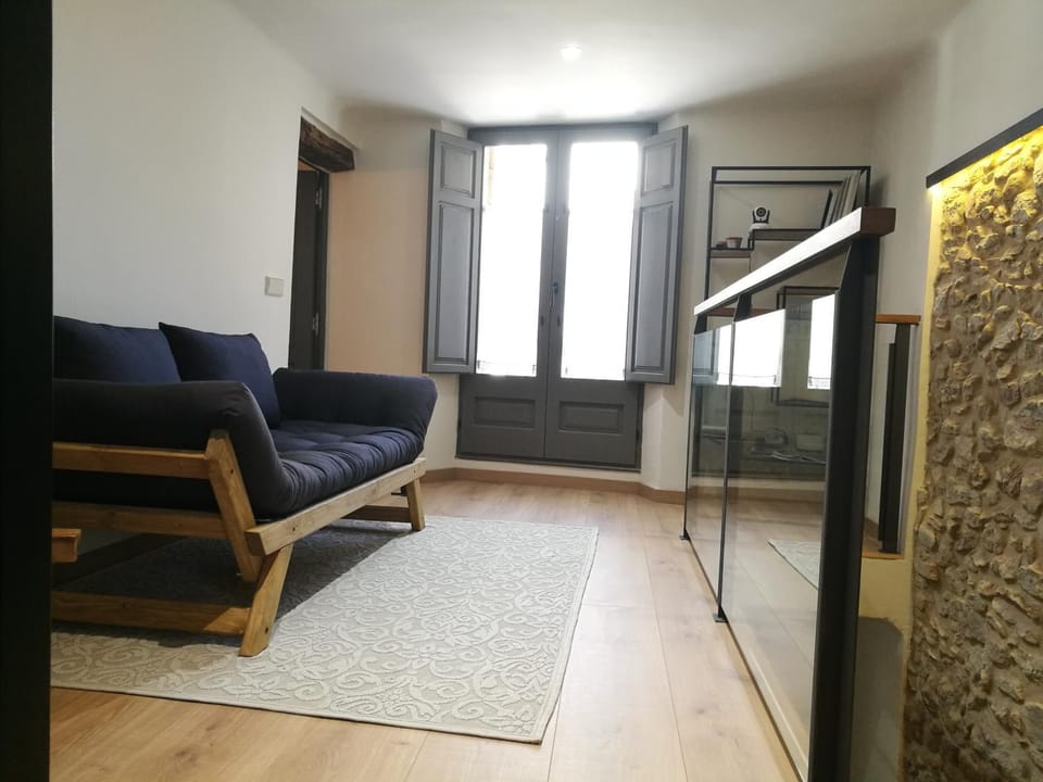 Seating area, bunk bed