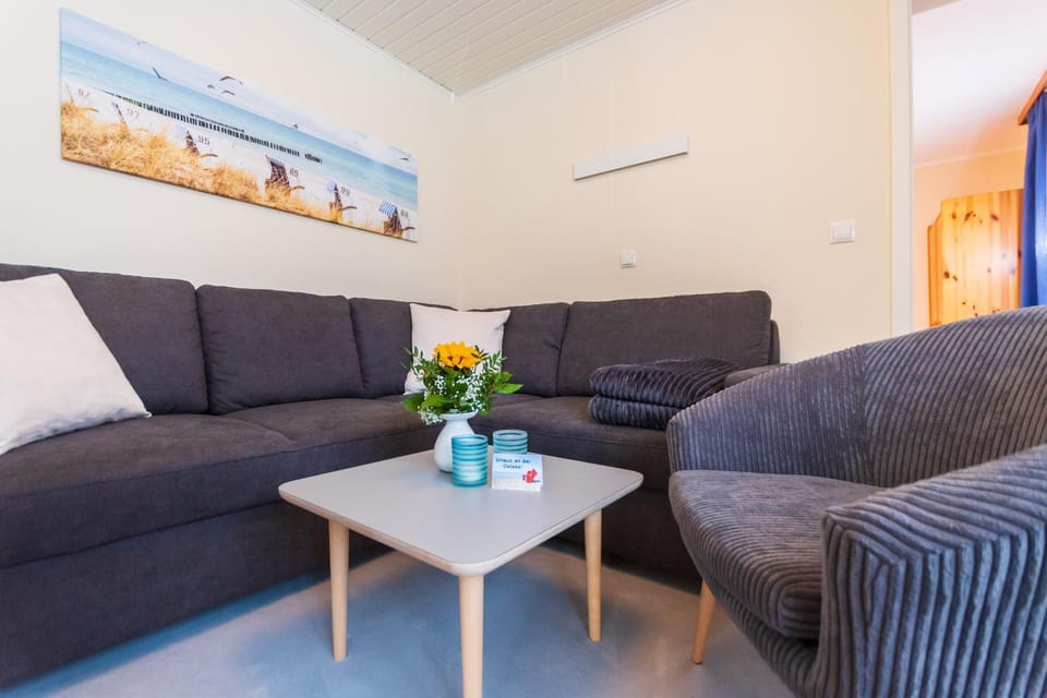 Living room, Photo of the whole room, Decorative detail, Seating area