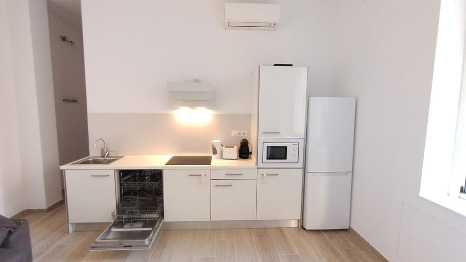 kitchen, air conditioner