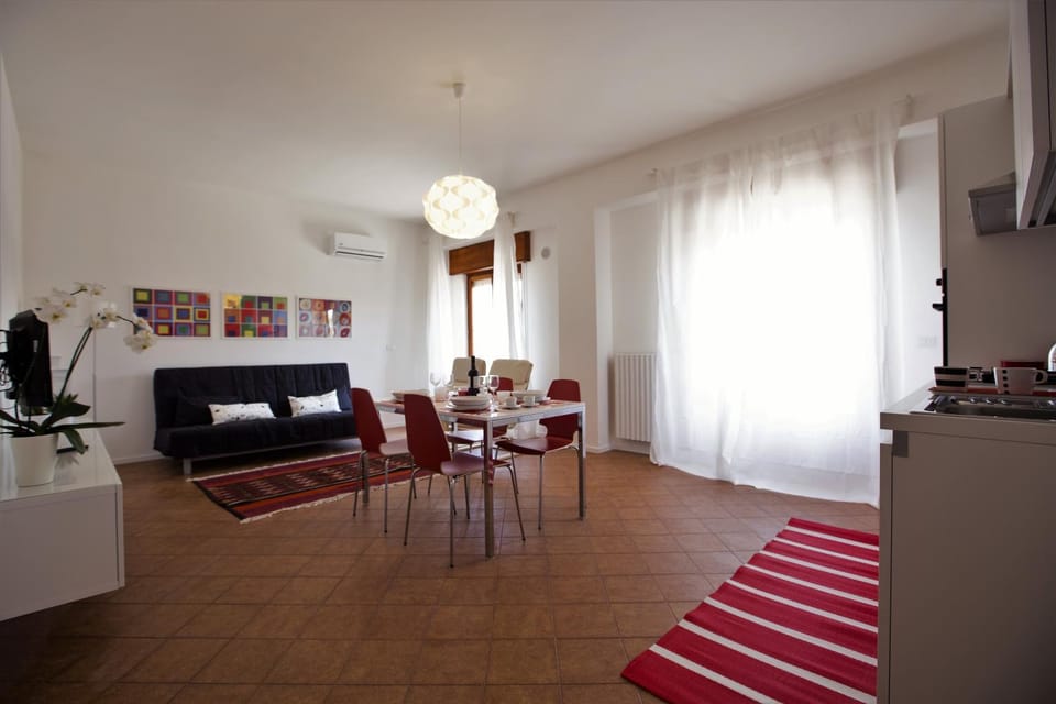 Seating area, Dining area