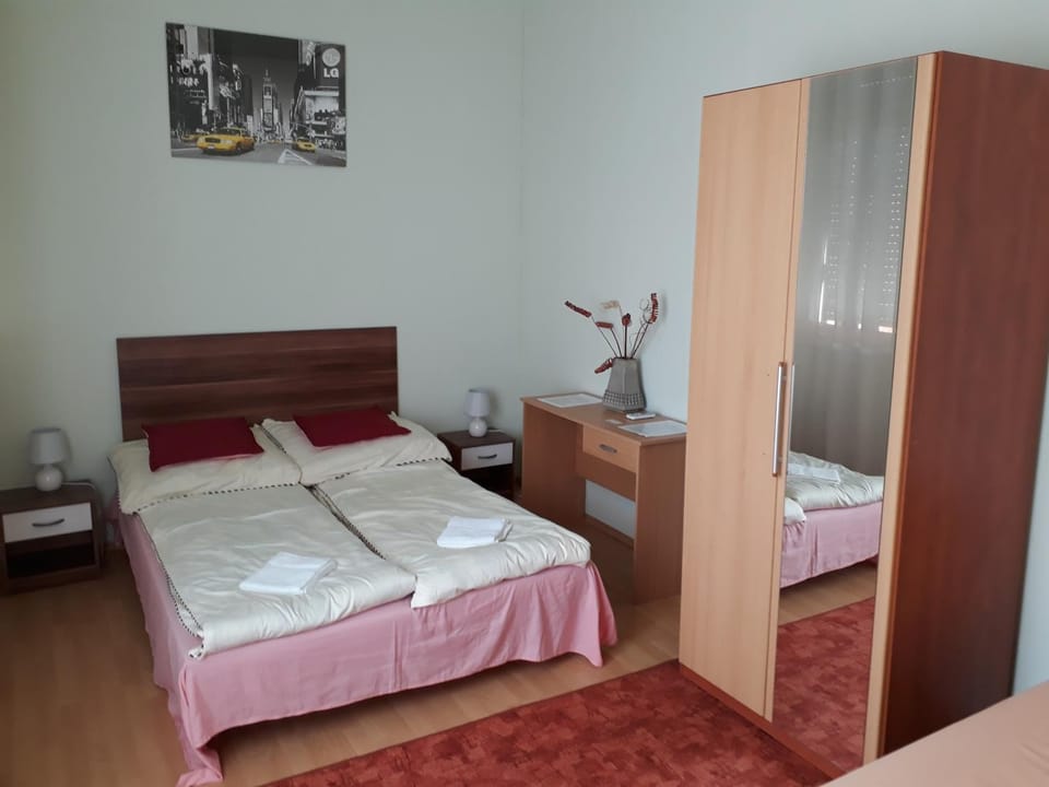 Piac utcai Apartman Bed and Breakfast in Hungary