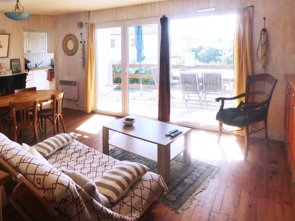 UN CHALET EN BOIS A LA PLAGE House in Gruissan