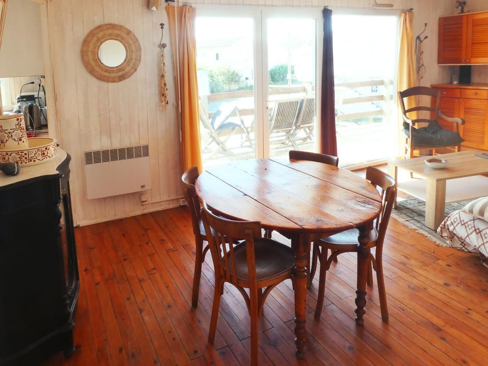 UN CHALET EN BOIS A LA PLAGE House in Gruissan