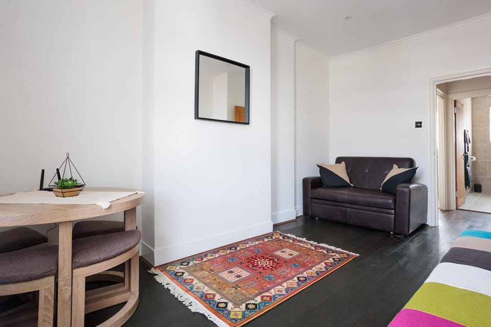 Entire luxurious flat sleeps 4 persons Apartment in London