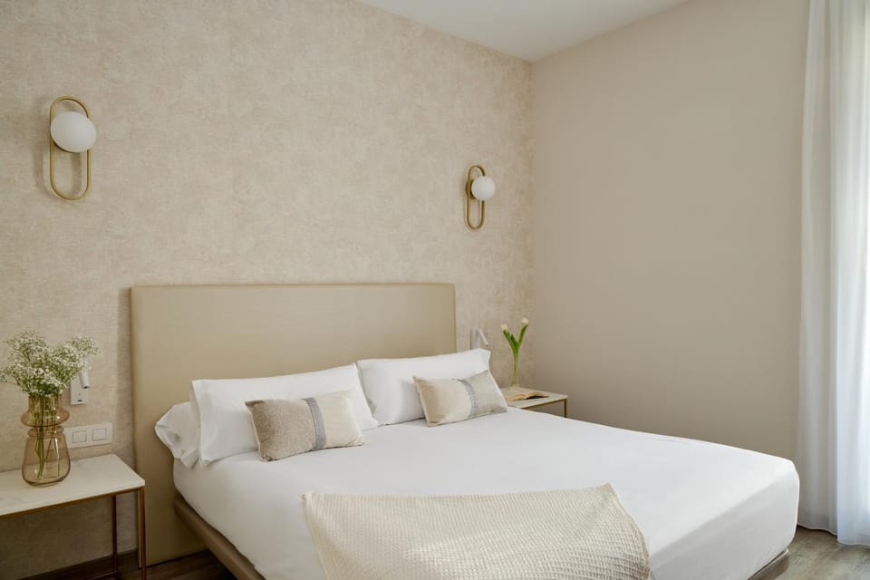 Bed, Balcony/Terrace, Photo of the whole room, Bedroom