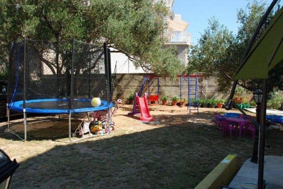 Location, children, Family