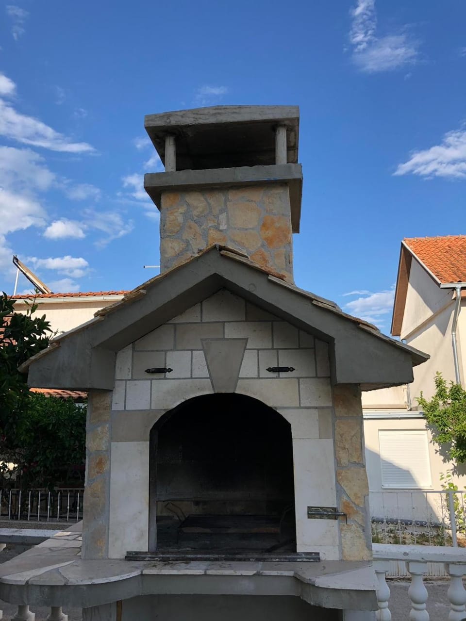 Location, children, Family