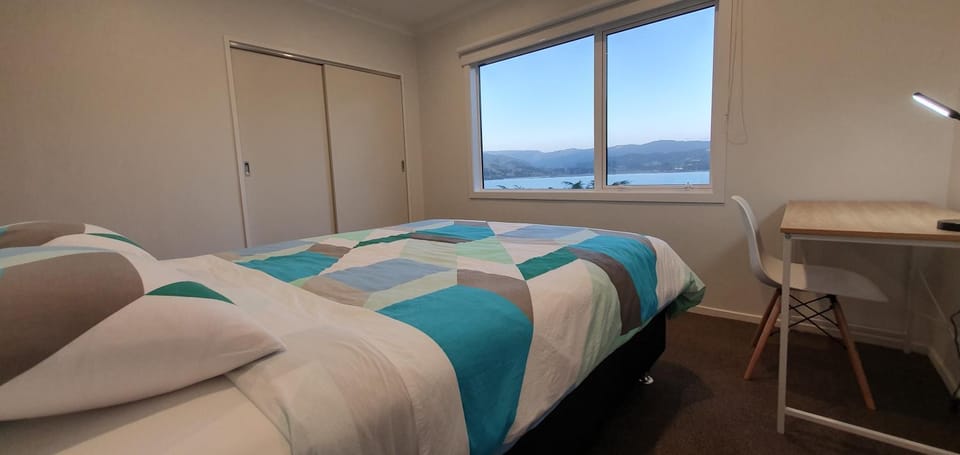 Photo of the whole room, Sea view