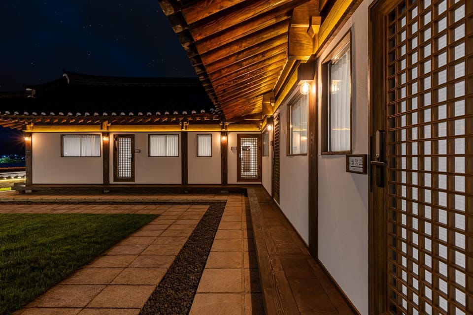 한옥스테이 화랑루 Apartment in South Korea
