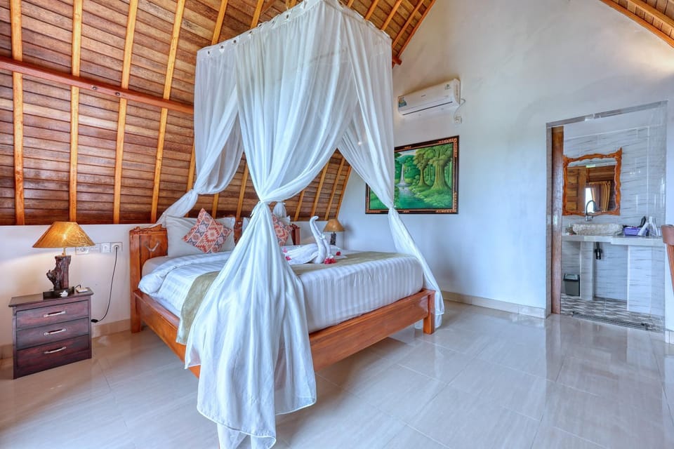 Bed, Photo of the whole room, Bedroom, towels, air conditioner