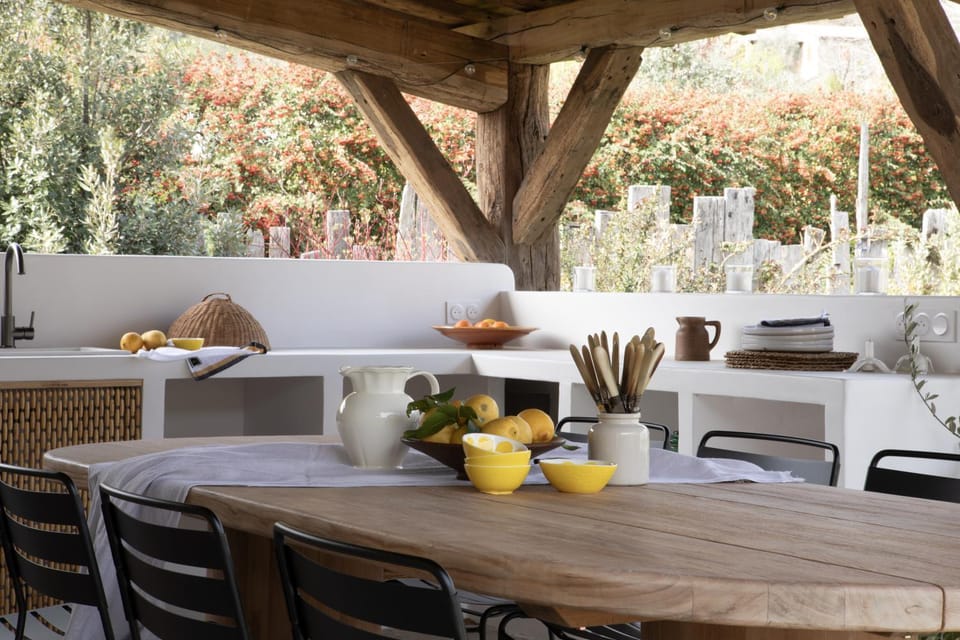 Patio, Dining area, Garden view
