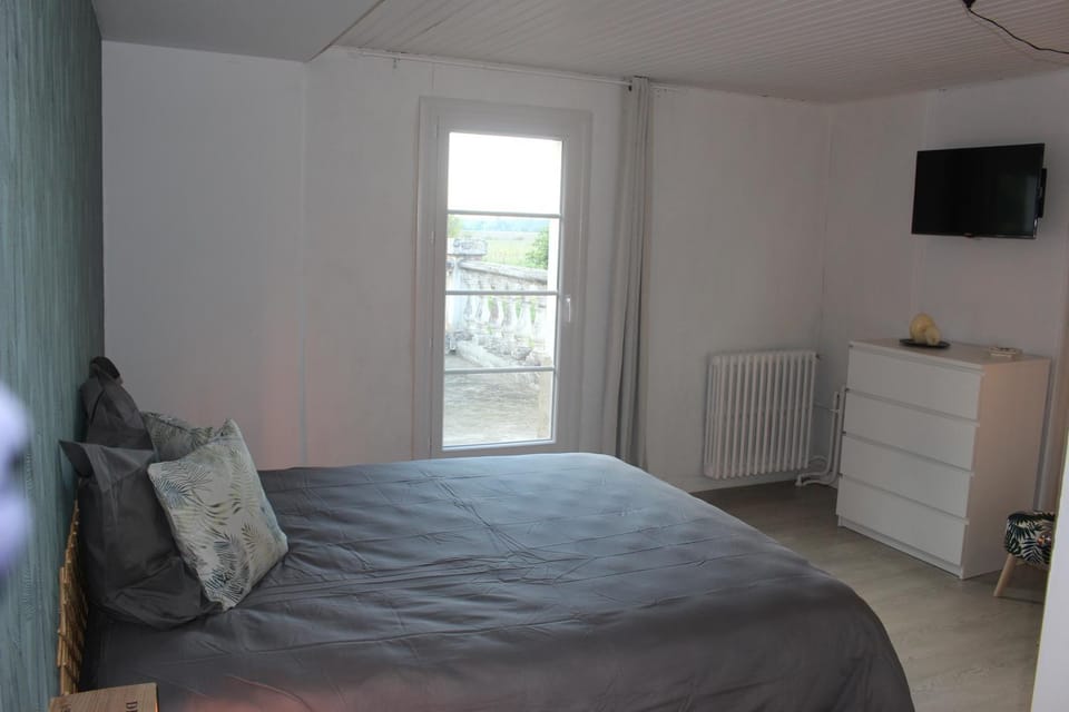 CHATEAU LA LOGE Bed and Breakfast in Occitanie