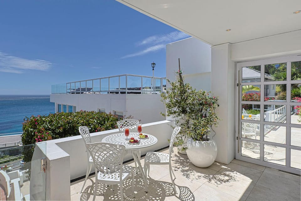 Clifton YOLO Spaces - Clifton Private Beach Villa Villa in Cape Town