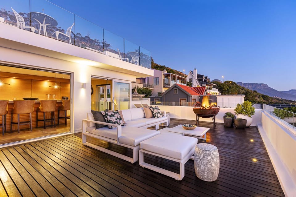 Clifton YOLO Spaces - Clifton Private Beach Villa Villa in Cape Town
