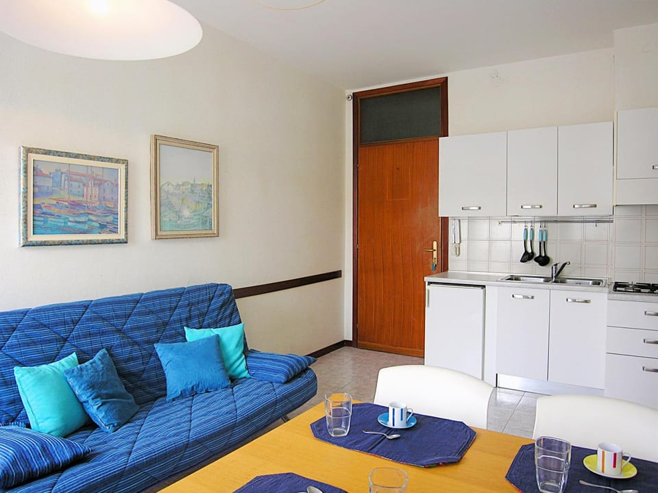 Kitchen or kitchenette, Living room, Dining area