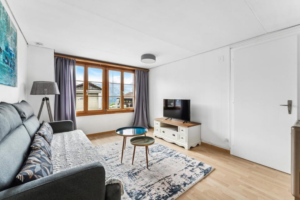 TV and multimedia, Living room, Seating area, Evening entertainment