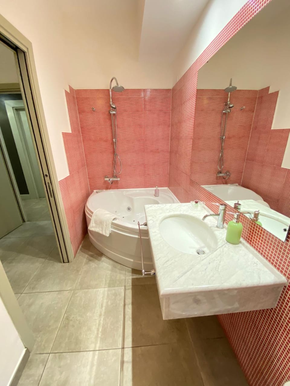 Massage, Bathroom, Spa and wellness centre/facilities