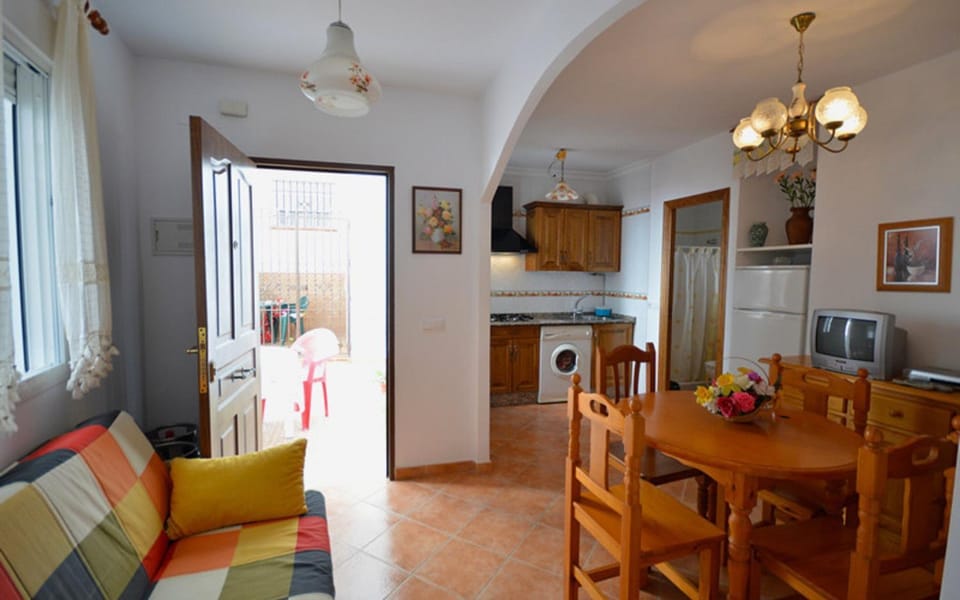 Dining area, kitchen